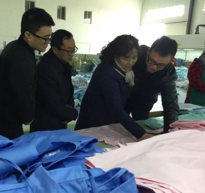 專業(yè)專心謀發(fā)展，攜手共進(jìn)譜新篇——楊會長深入恒達(dá)紡織走訪調(diào)研醫(yī)療用品生產(chǎn)